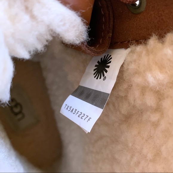 UGG Men’s Felton Waterproof Leather Boots - Picture 7 of 7